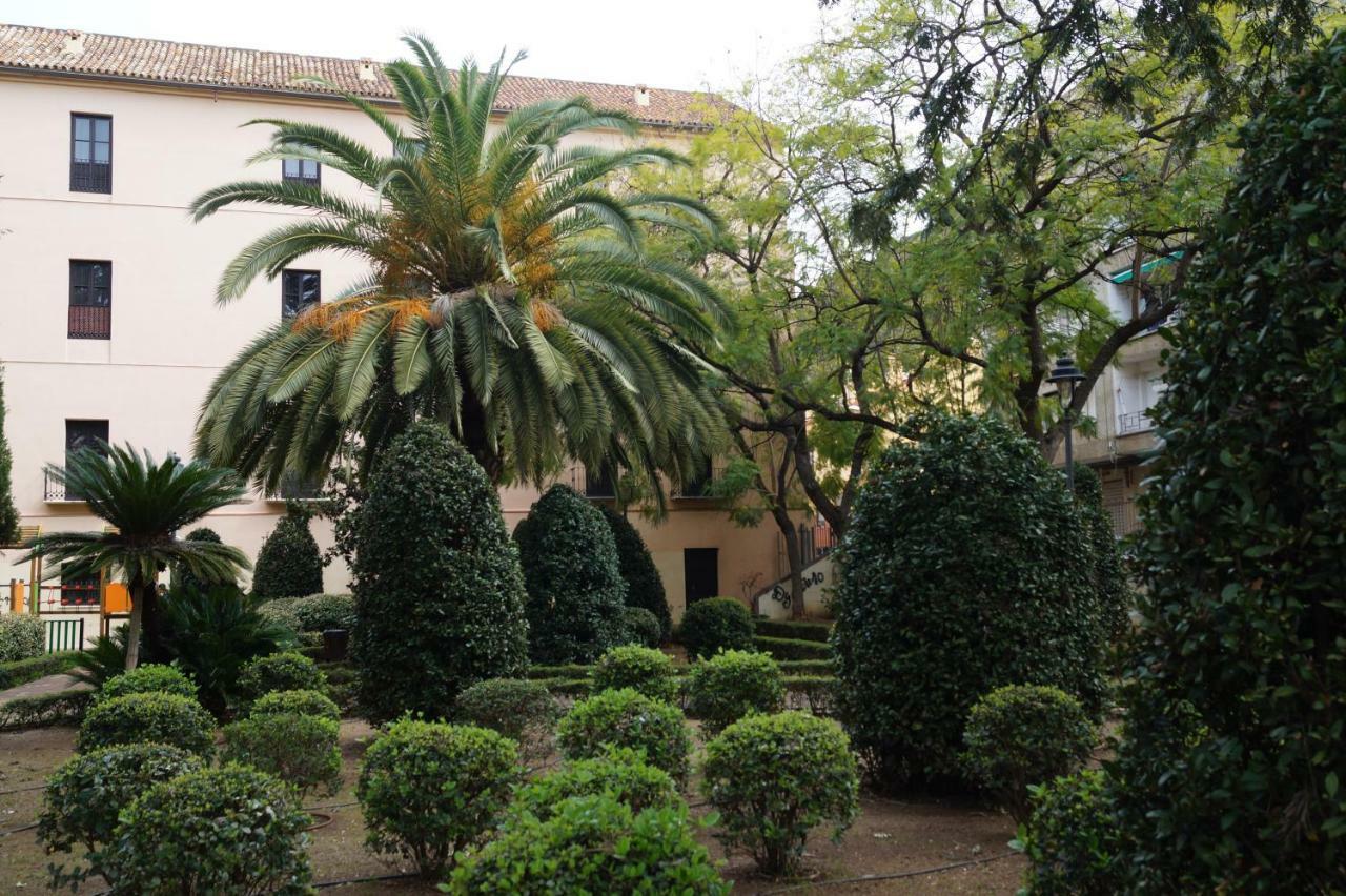 Apartamento Plaza Alfonso XII Malaga Bagian luar foto