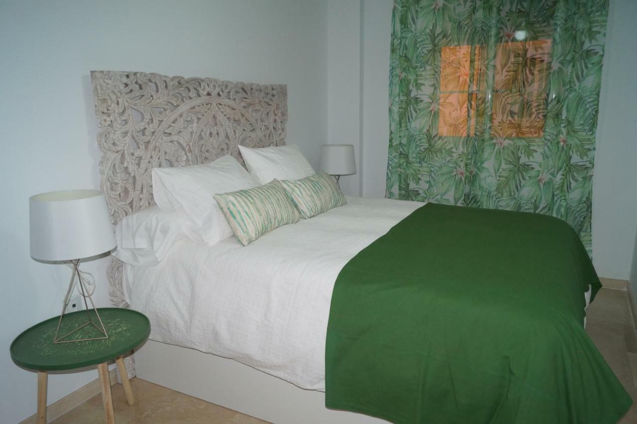 Apartamento Plaza Alfonso XII Malaga Bagian luar foto
