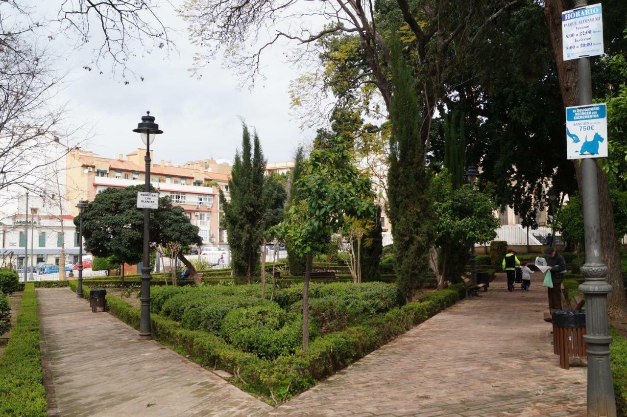 Apartamento Plaza Alfonso XII Malaga Bagian luar foto