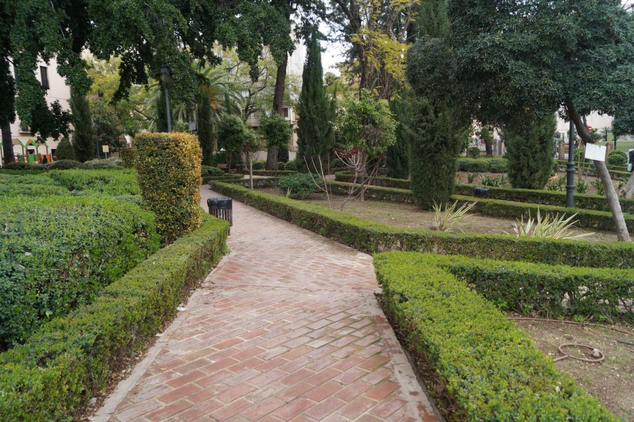 Apartamento Plaza Alfonso XII Malaga Bagian luar foto
