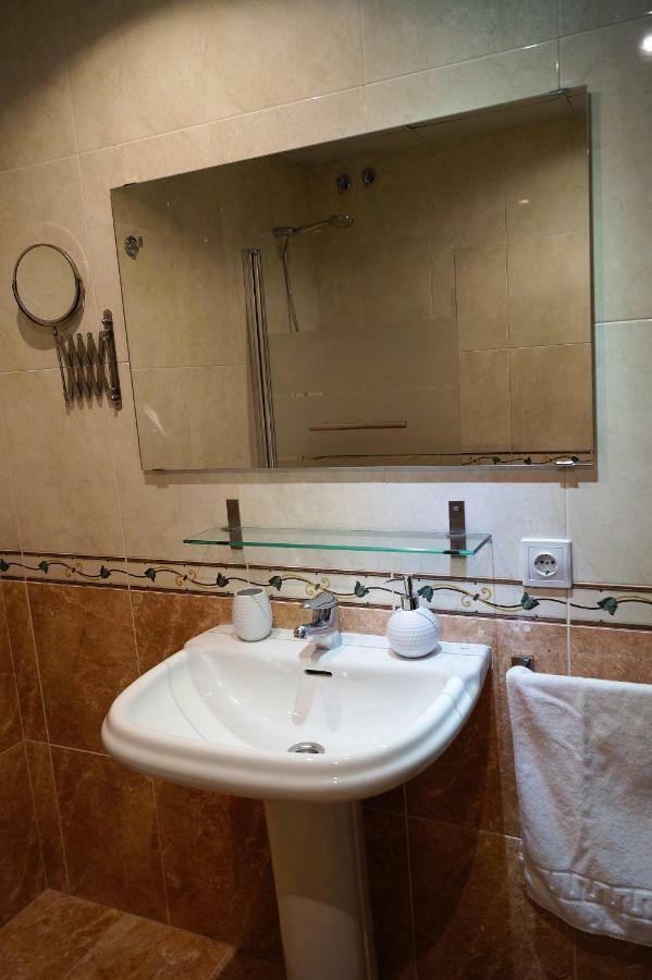 Apartamento Plaza Alfonso XII Malaga Bagian luar foto